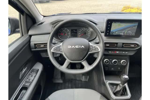 Dacia Sandero Stepway (2024) thumbnail 3