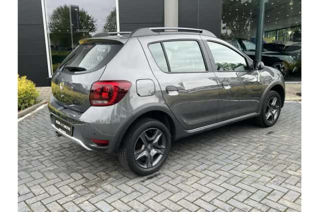 Dacia Sandero Stepway (2018) thumbnail 2