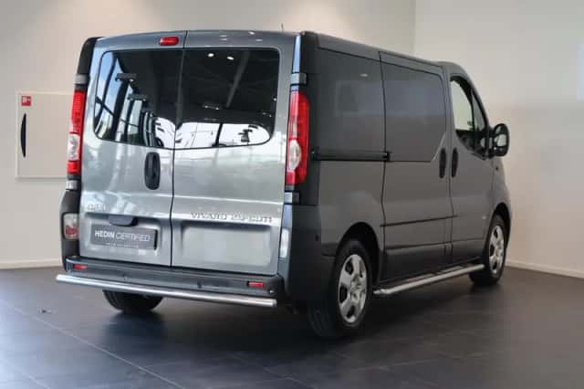 Opel Vivaro (2012) thumbnail 2