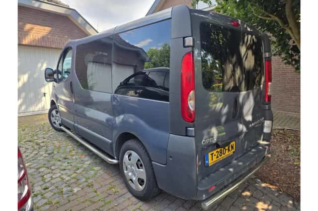 Opel Vivaro (2012) thumbnail 2