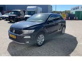 Volkswagen T-Roc (2019) thumbnail 1