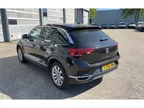 Volkswagen T-Roc (2019) thumbnail 2