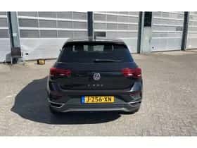 Volkswagen T-Roc (2019) thumbnail 3