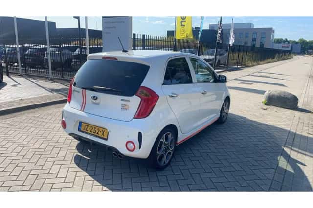 Kia Picanto (2016) thumbnail 4