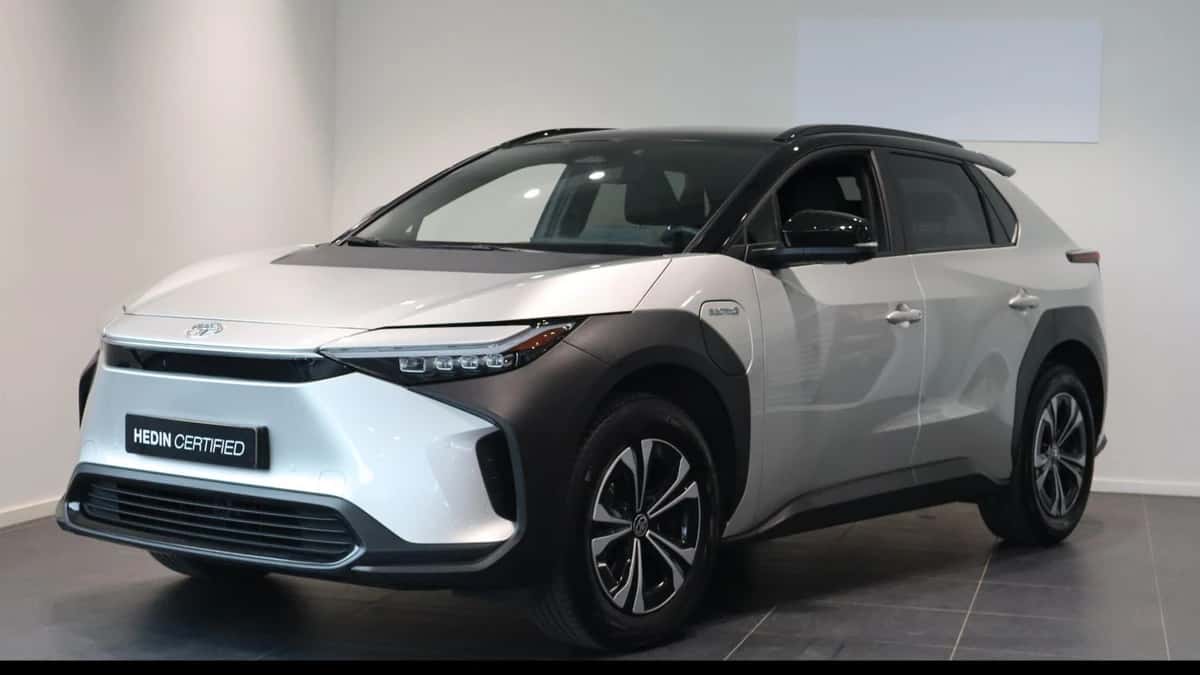 Toyota bZ4X (2024) — foto 1