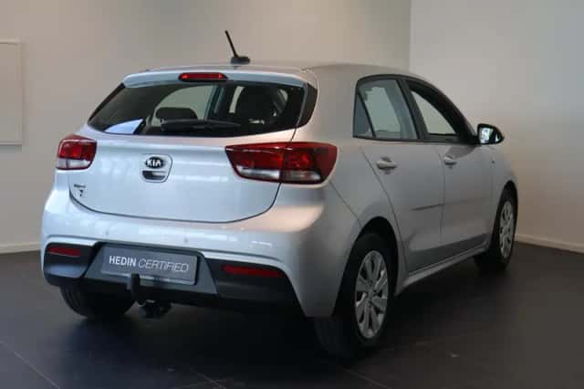 Kia Rio (2021) thumbnail 2