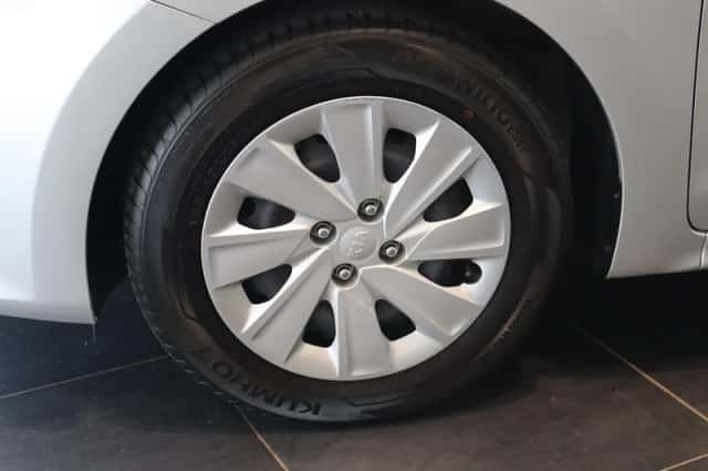 Kia Rio (2021) thumbnail 5