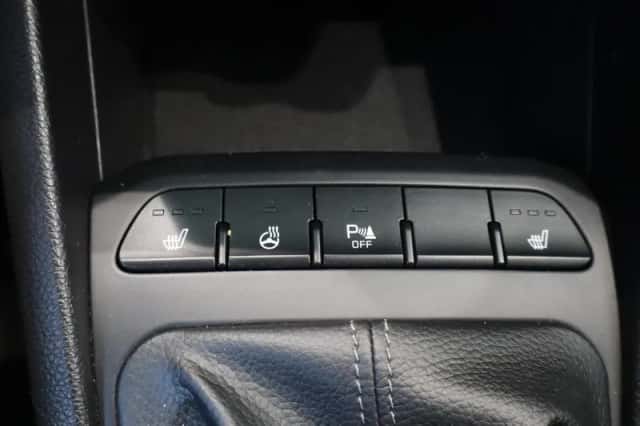 Kia Rio (2021) thumbnail 6