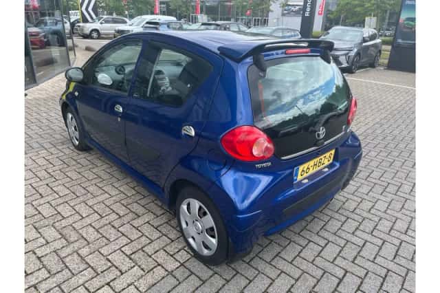 Toyota Aygo (2008) thumbnail 3