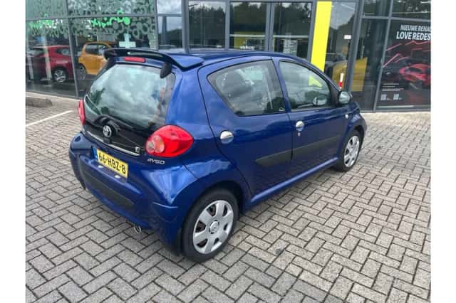 Toyota Aygo (2008) thumbnail 5