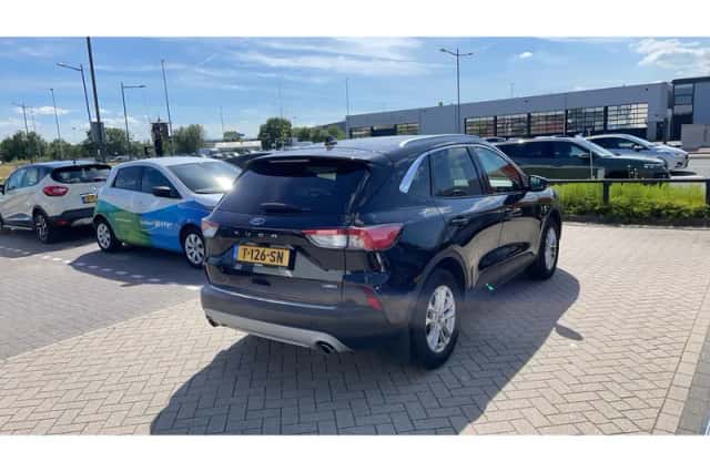 Ford Kuga (2022) thumbnail 4