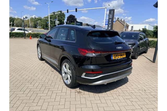 Audi Q4 e-tron (2024) thumbnail 2