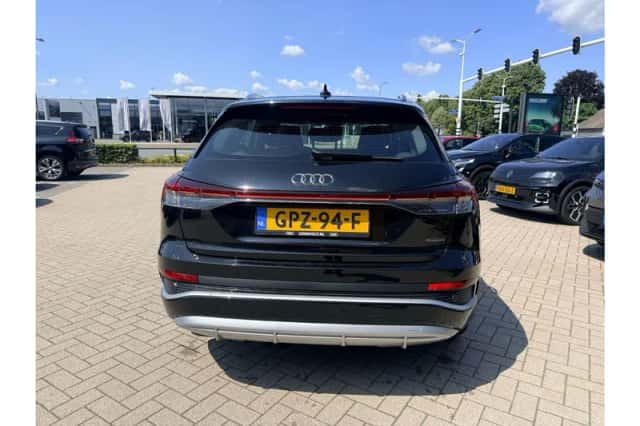 Audi Q4 e-tron (2024) thumbnail 3
