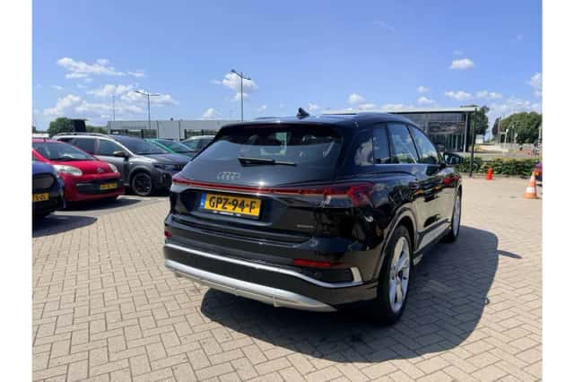 Audi Q4 e-tron (2024) thumbnail 4