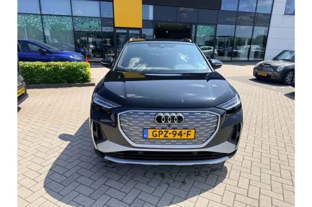 Audi Q4 e-tron (2024) thumbnail 6