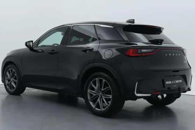 Lexus LBX (2024) thumbnail 3