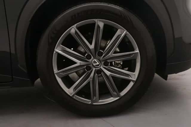 Lexus LBX (2024) thumbnail 6