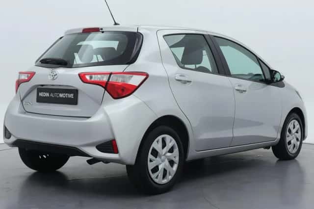 Toyota Yaris (2020) thumbnail 2
