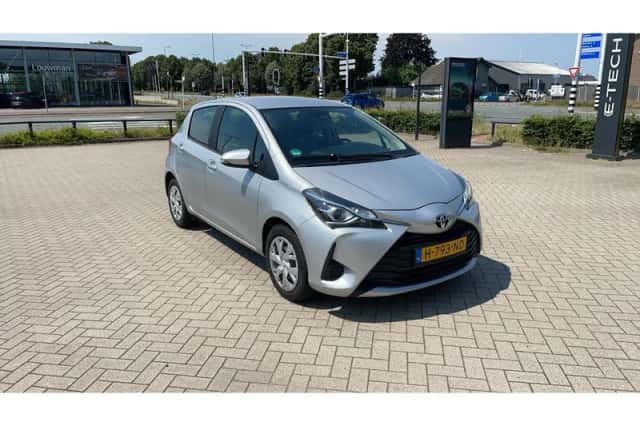 Toyota Yaris (2020) thumbnail 5