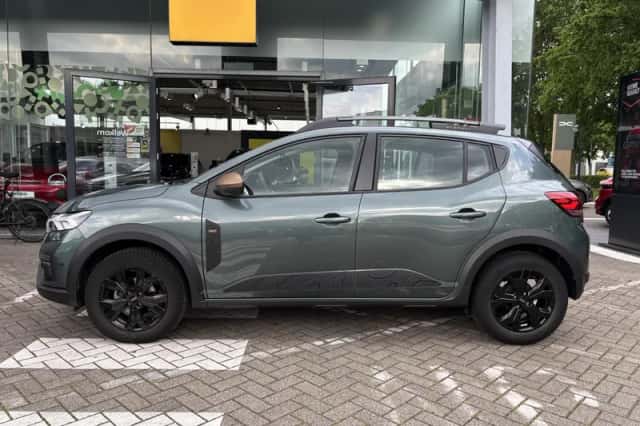 Dacia Sandero Stepway (2023) thumbnail 2