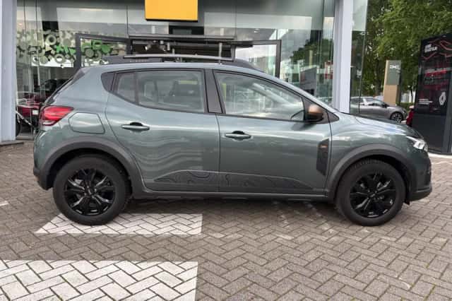 Dacia Sandero Stepway (2023) thumbnail 3