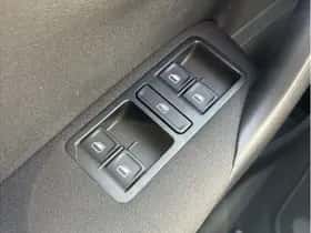 Volkswagen Polo (2016) thumbnail 21