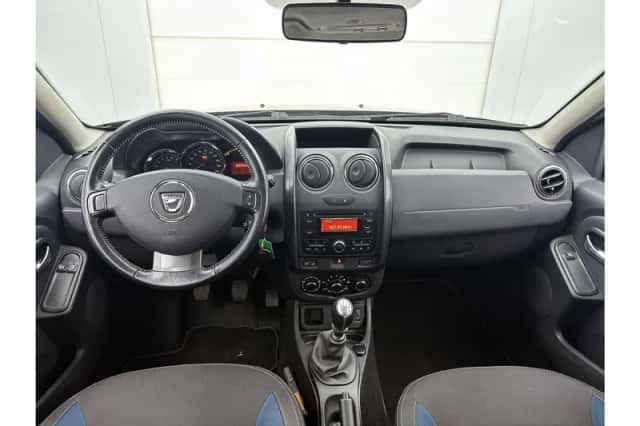 Dacia Duster (2015) thumbnail 3