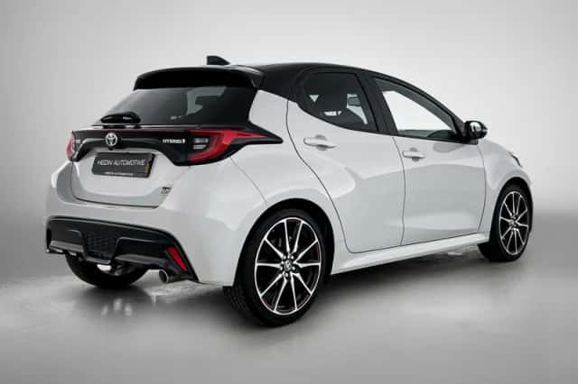 Toyota Yaris (2023) thumbnail 2