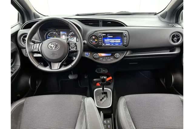 Toyota Yaris (2018) thumbnail 3