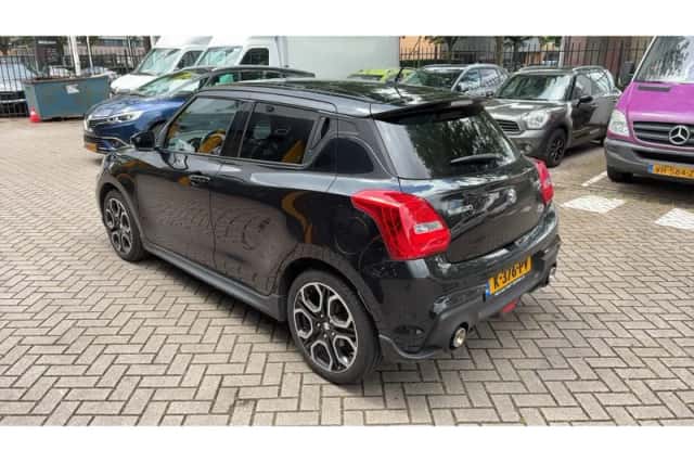 Suzuki Swift (2021) thumbnail 2