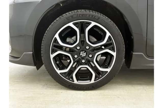 Suzuki Swift (2021) thumbnail 4