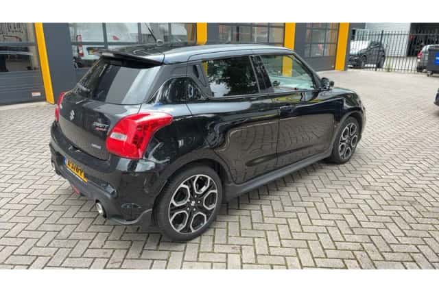 Suzuki Swift (2021) thumbnail 4
