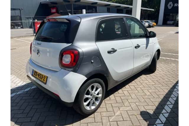 Smart Forfour (2018) thumbnail 4