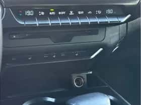 Lexus UX (2020) thumbnail 18