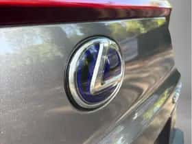 Lexus UX (2020) thumbnail 30
