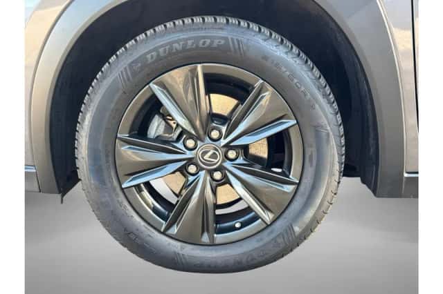 Lexus UX (2020) thumbnail 4