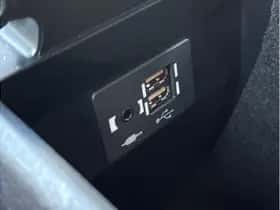 Lexus UX (2020) thumbnail 33