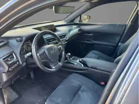 Lexus UX (2020) thumbnail 8