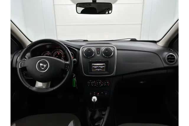 Dacia Sandero Stepway (2015) thumbnail 3