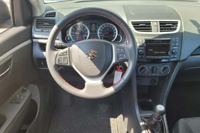 Suzuki Swift (2014) thumbnail 3