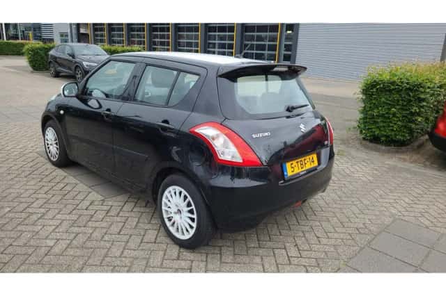 Suzuki Swift (2014) thumbnail 3
