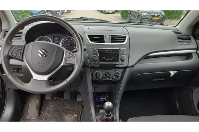 Suzuki Swift (2014) thumbnail 4