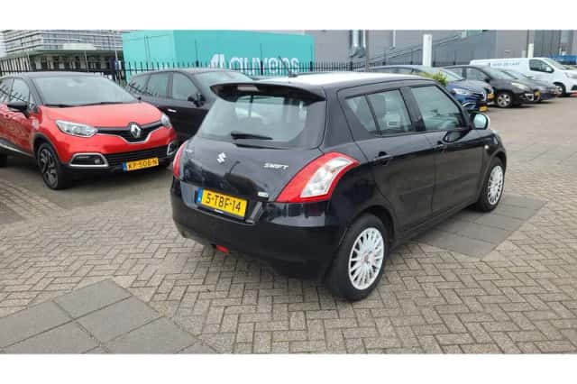 Suzuki Swift (2014) thumbnail 5