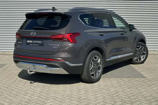 Hyundai Santa Fe (2022) thumbnail 2