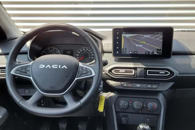 Dacia Sandero (2024) thumbnail 3