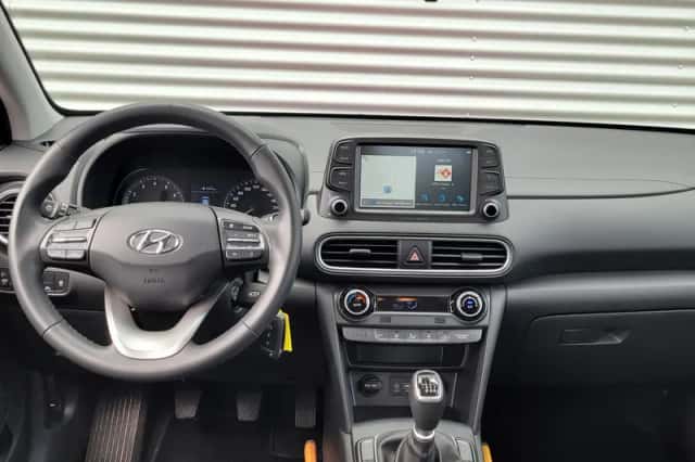 Hyundai Kona (2018) thumbnail 3