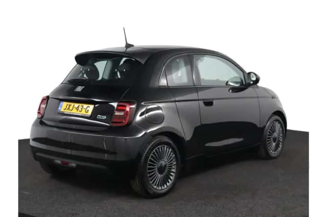 Fiat 500 (2021) thumbnail 2