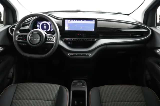 Fiat 500 (2021) thumbnail 4