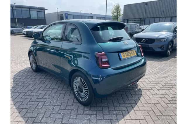 Fiat 500 (2023) thumbnail 2