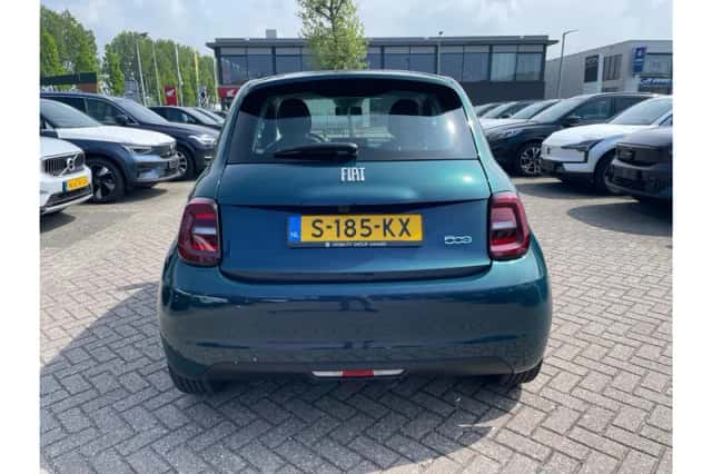 Fiat 500 (2023) thumbnail 3